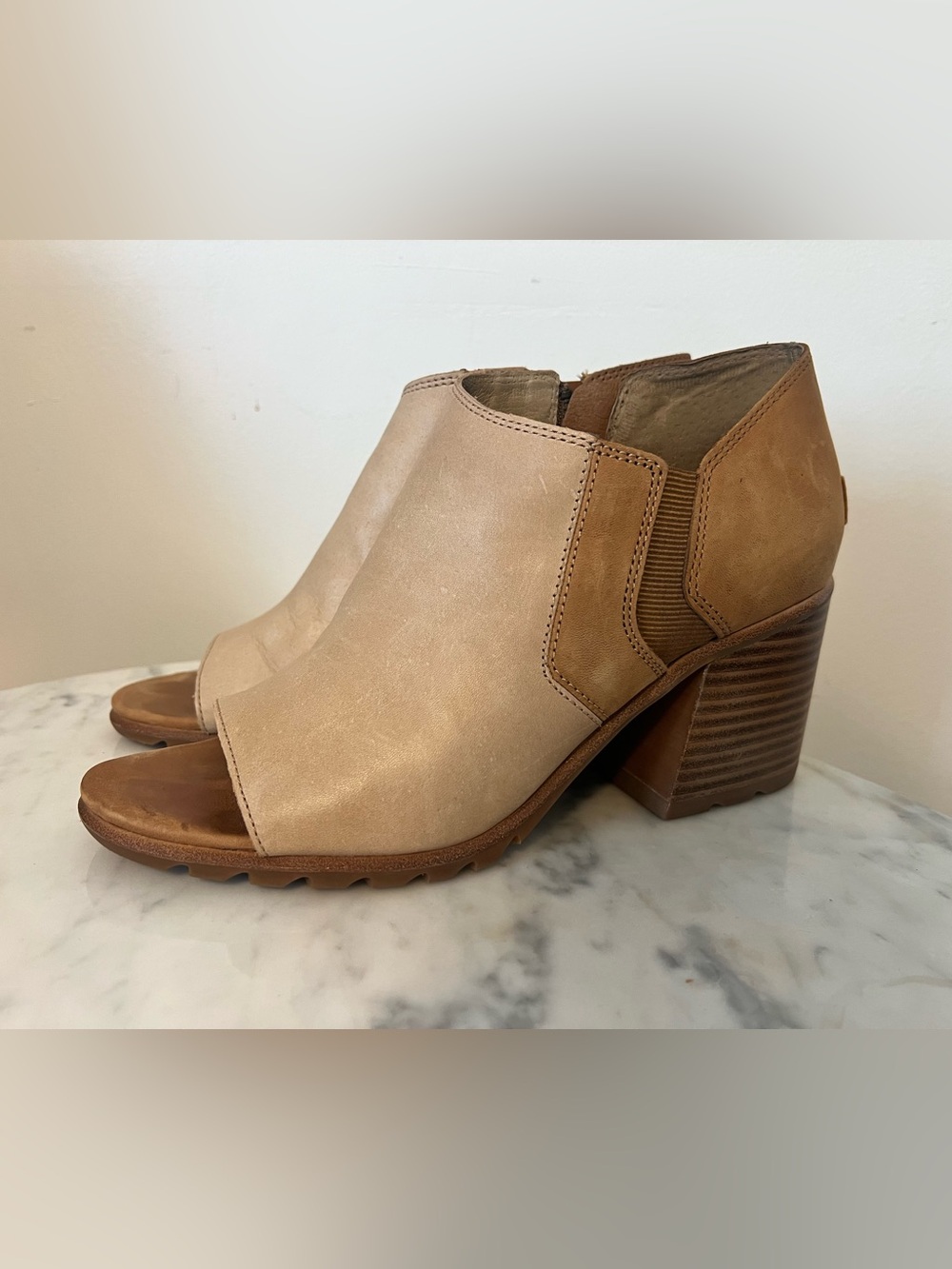 Sorel Beige Peep Top Anke 3in Heel Sz 9
